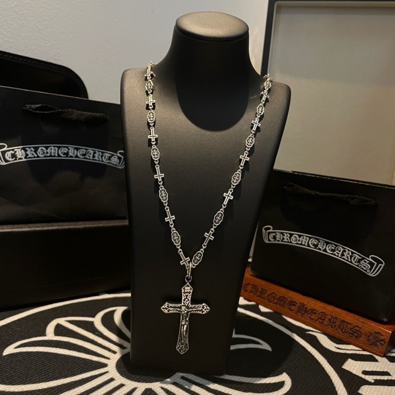 Ch*0me He**ts necklaces